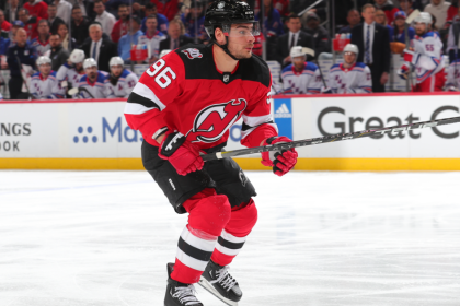 Verletzungs Update von Timo Meier Der Fluegelspieler der Devils verlaesst Spiel