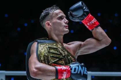 Jon Dibella begeistert die thailaendische Legende Sam A mit einem 172.webp