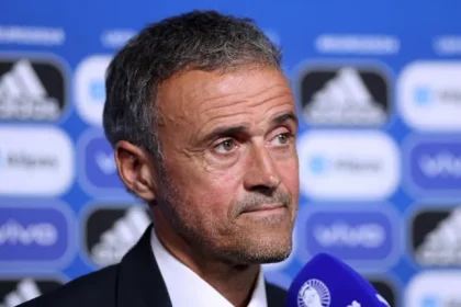 Luis Enrique eroeffnet Was fuer eine Version von Arsenal PSG.webp