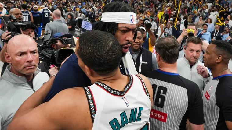 Der Mavericks Autor sendet eine von Desmond Bane und Mikal Bridges.webp