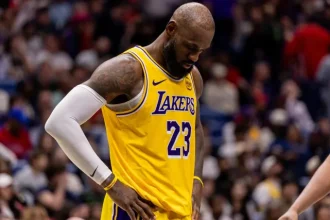 Rich Paul LeBron James Agent der Lakers spricht in Hunter Cookstons glasklarer.webp