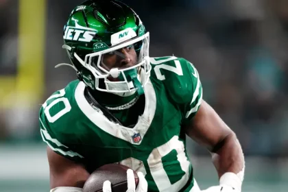Der ESPN Autor glaubt dass Breece Hall die Jets zugunsten einer.webp