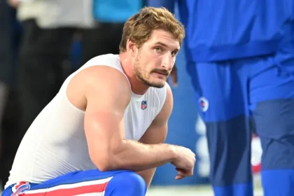 Die 49ers kuerten Matt Sullivan den ehemaligen Bills Edge Rusher mit 77.webp