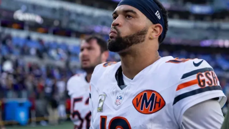 Bears Quarterback Caleb Williams hat freie Sicht auf Spencer Rattler als.webp