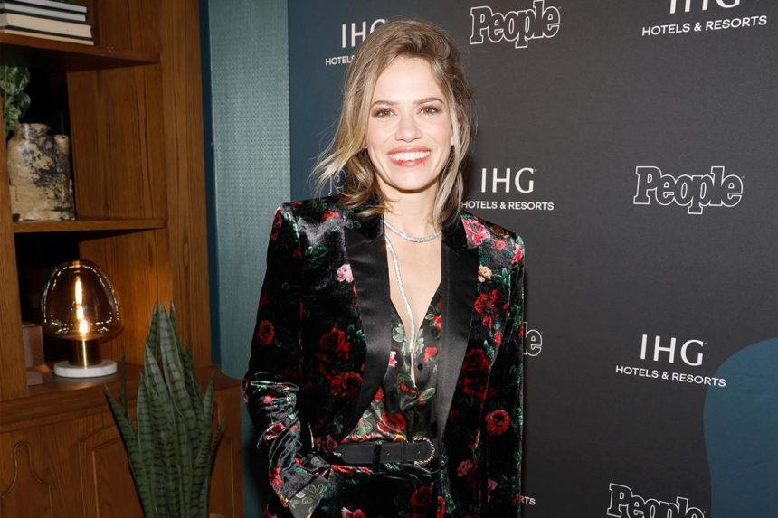 Bethany Joy Lenz de One Tree Hill identifica publicamente el