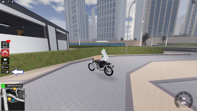 Una captura de pantalla de Moto Trackday Project en Roblox que muestra el botón de códigos del juego.