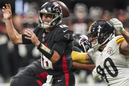 Los halcones hacen que potencialmente se mueva a QB mientras.webp