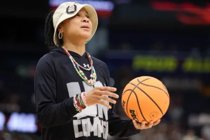 New York Knicks se acerco a Dawn Staley en la.webp