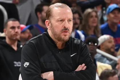El entrenador campeon de la NBA golpea a Knicks por.webp