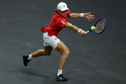 Aussie Alex de Minaur responde a la llamada con la.webp
