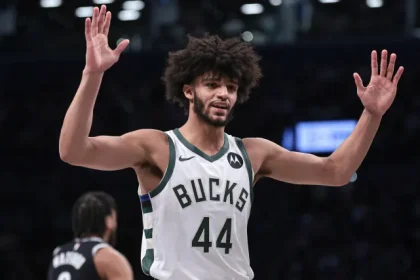 Segun los informes el guardia de tercer ano de Bucks.webp