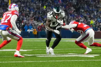 Se insta a los Bills a contratar al WR ganador.webp