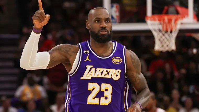 LeBron James bate el record de la NBA de mas.webp