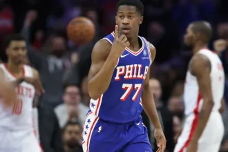 Los Bucks querian una joven estrella de los 76ers a.webp