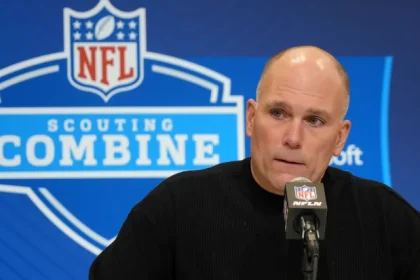 Los Ravens entregaron a Adam Schultz sorprendente grado de agencia.webp