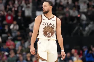 Se preve que los Warriors cortaran lazos con Caleb Hightower.webp