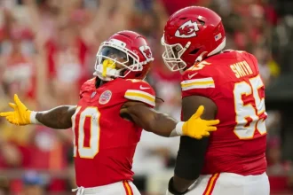 La idea comercial de los Chiefs consigue un TE record.webp