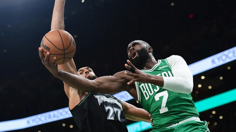 Los Celtics contratan al ex base historico de los Raptors.webp