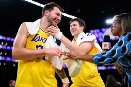 Austin Reaves de los Lakers deja en el aire el