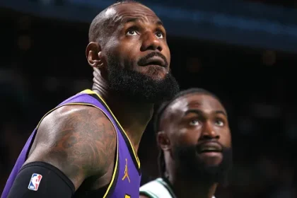 LeBron James exige que los criticos anonimos de Jaylen Brown