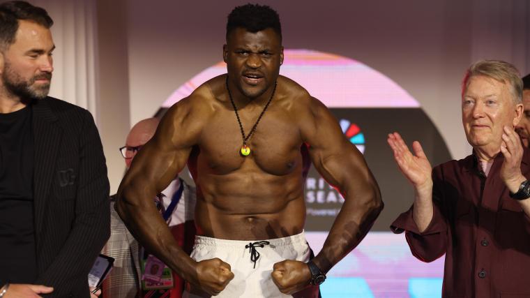 Comment Ngannou bat il AJ