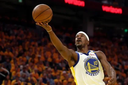 Retour de Playoff Jimmy Pas assez pour les Warriors dans.webp