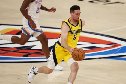 Pourquoi Rick Carlisle a mis en banc TJ McConnell apres.webp