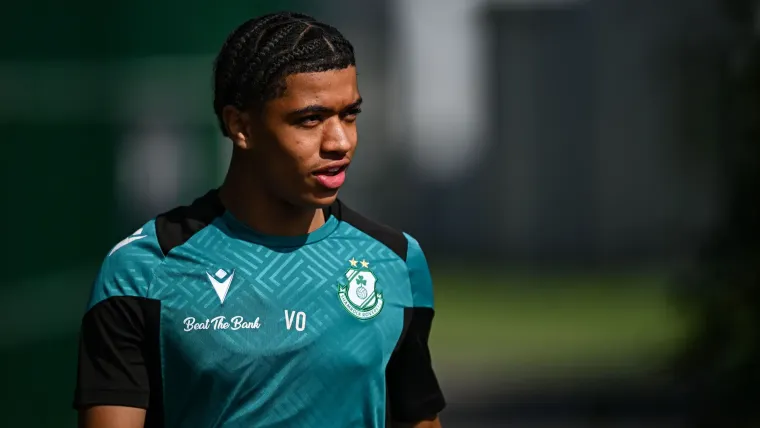 Arsenal a battu Rivals to Irish Star in Record Deal.webp