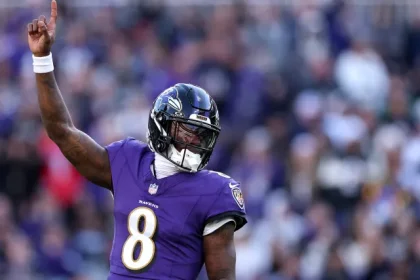 Lamar Jackson envoie les fans des Ravens et des Raiders.webp