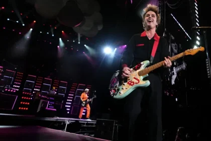 Chronologie complete des commentaires de Green Day sur Donald Trump.webp