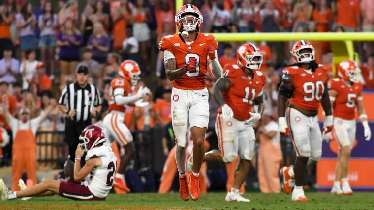 Les Falcons dAtlanta excluent les recrues Anterio Thompson et Avieon