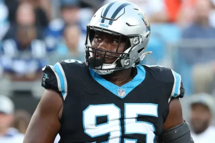 Soutien en defense Derrick Brown des Panthers soutient et felicite