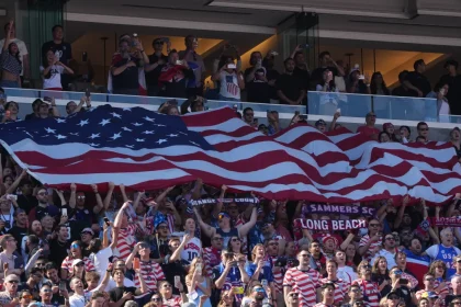 Pourquoi les Etats Unis chantent Take Me Home Country Roads