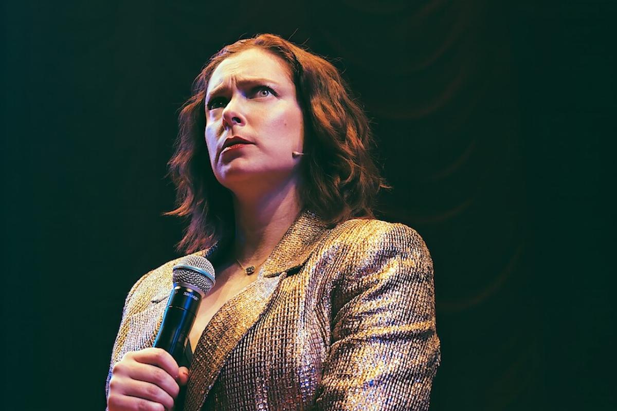 Guarda o evita lo speciale Netflix di Rachel Bloom sul