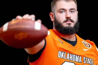 Broncos Undraft Player che cerca di rubare il punto del.webp