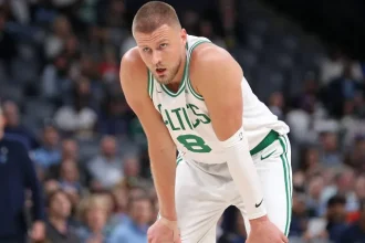 Il dirigente di Boston Celtics pesa la revisione del roster.webp