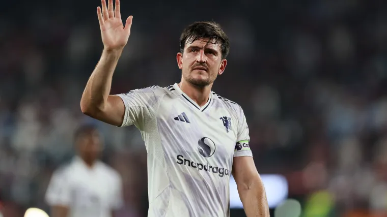 Harry Maguire suggerisce di firmare il contratto di nuovo uomo.webp