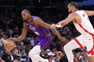 La superstar di Rockets Kevin Durant deve affrontare unenorme decisione.webp