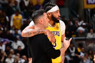 Anthony Davis dei Mavericks invia un messaggio di tre parole.webp