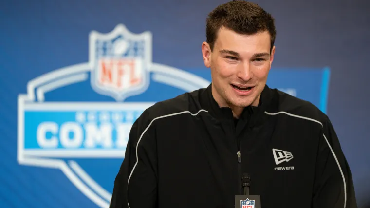 I Raiders avevano previsto di ingaggiare lex quarterback del Pro.webp