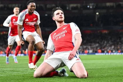 Arsenal Ster geeft toe dat Declan Rice nooit vrije trappen.webp
