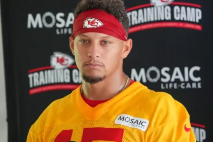 Colin Cowherd houdt niet in bij de Chiefs Patrick Mahomes.webp