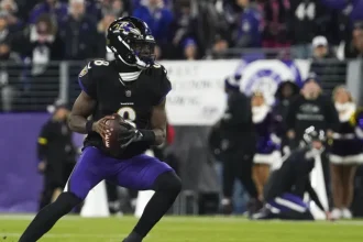 Laatste blessure updates over Lamar Jackson na rugblessure Daniel Mader.webp