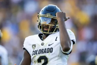 Dlaczego Shedeur Sanders slizga sie w NFL Draft Dan Treacy.webp