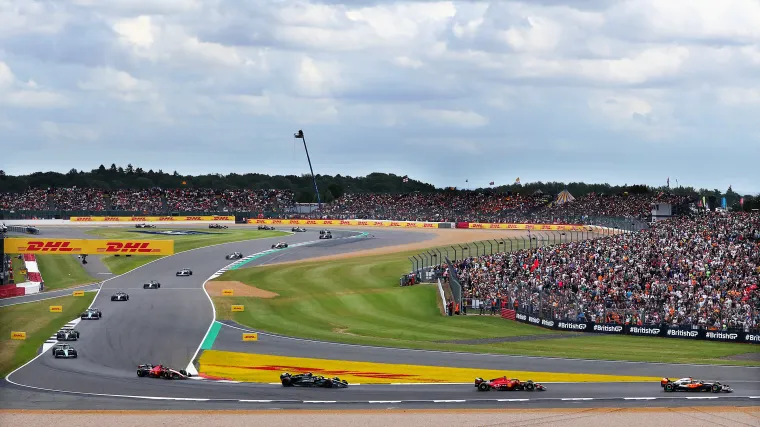 Jak słuchać Grand Prix F1 Abu Zabi w radiu Cate Schiller