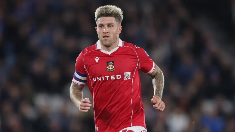 Wynik Wrexham vs Ipswich statystyki gdy Windass wrzuca Reds do.webp