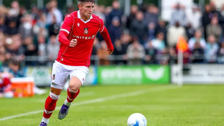Gdzie ogladac mecz Wrexham Swansea City Cate Schiller.webp