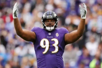 Calais Campbell od slawy Cardinals powrocil do Ravens Andrew