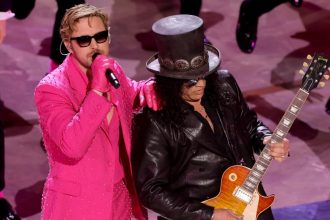 Ryan Gosling destroi com Slash na performance epica do Oscar