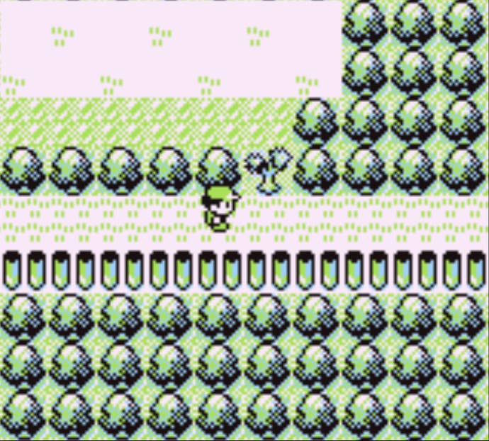 Red parado próximo à árvore que bloqueia a localização de HM 02 Fly em Pokémon Red.